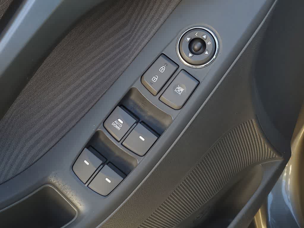 Thumbnail: 2013 Hyundai Elantra - 16