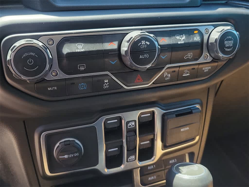 Thumbnail: 2021 Jeep Wrangler - 29