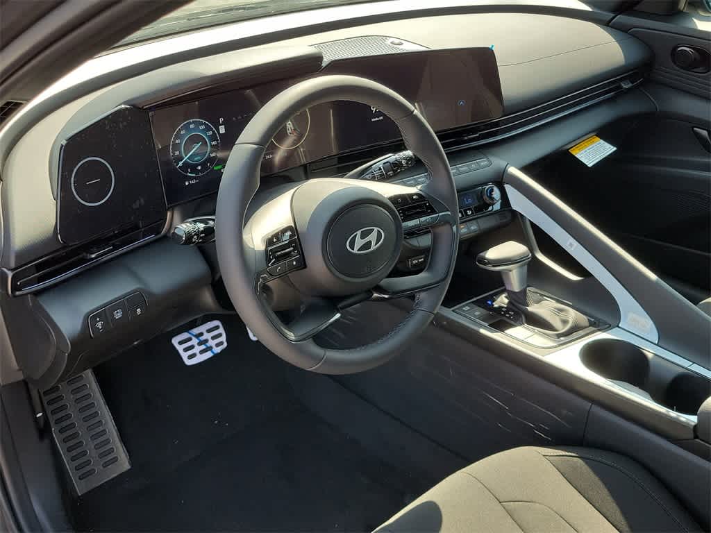 Thumbnail: 2025 Hyundai Elantra - 16