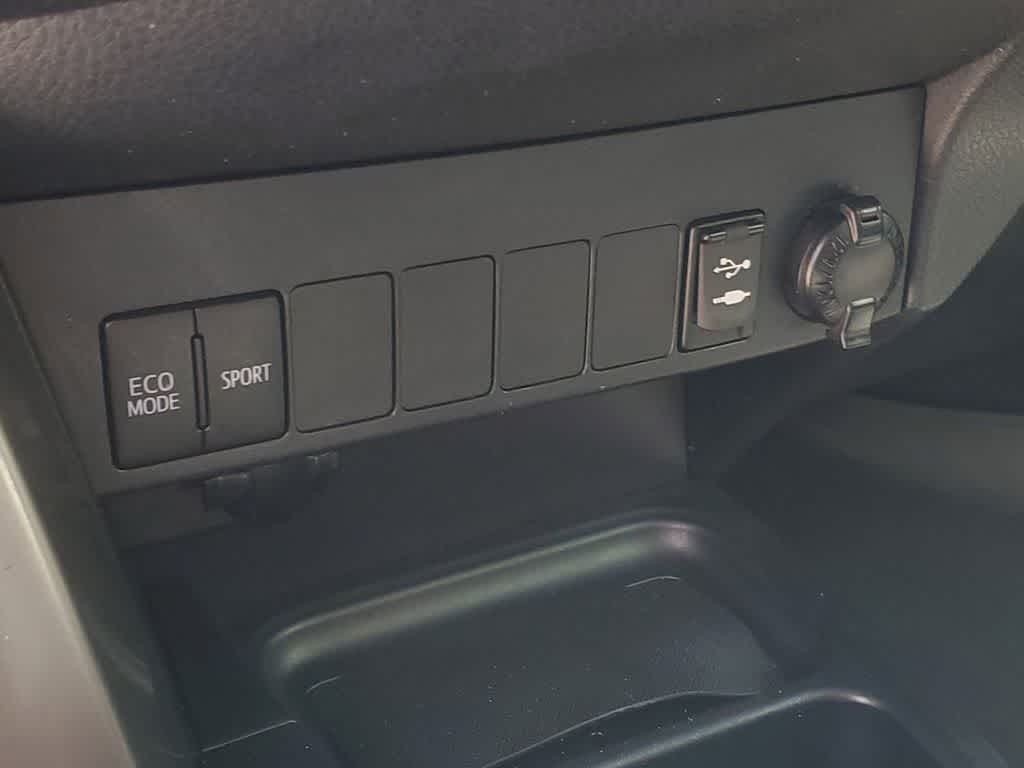Thumbnail: 2018 Toyota RAV4 - 30