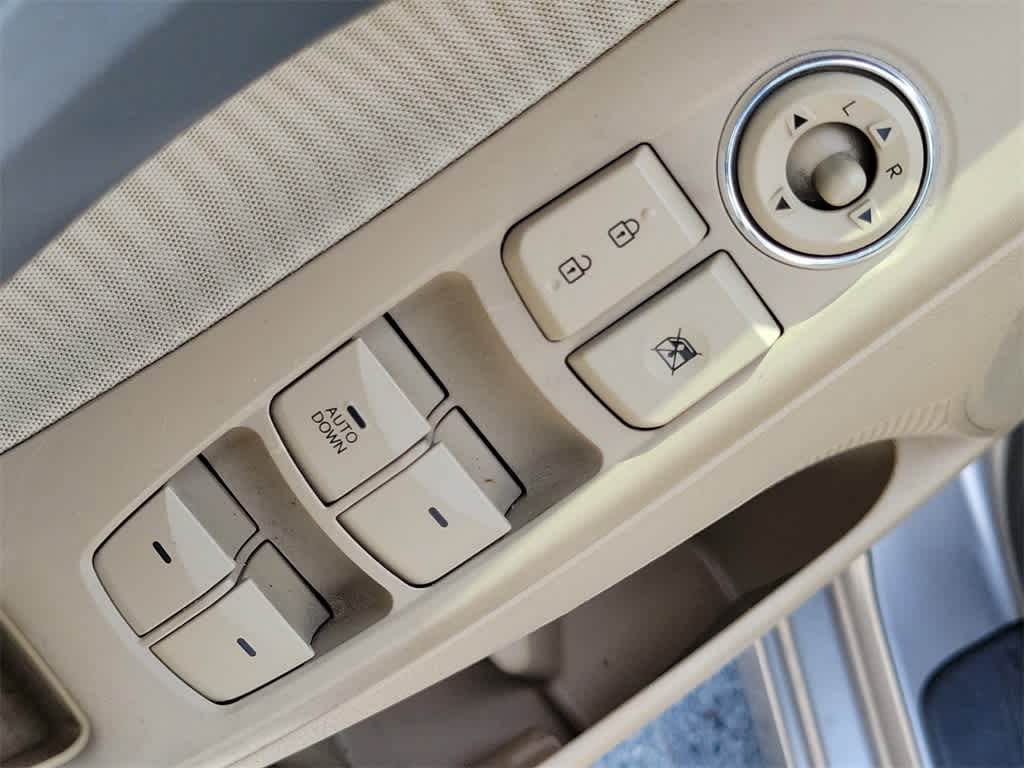 2012 Hyundai Elantra GLS 14