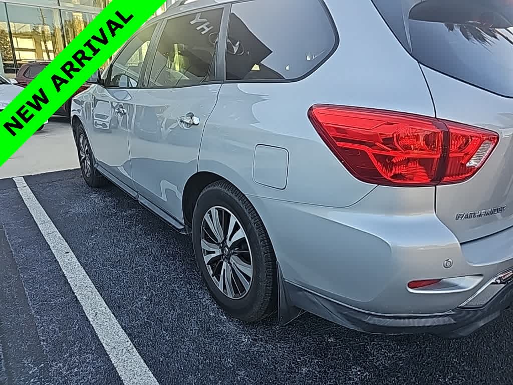 Thumbnail: 2017 Nissan Pathfinder - 4