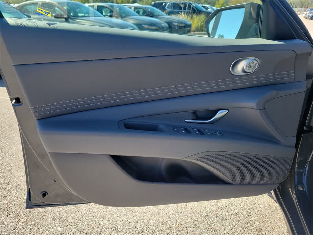 Thumbnail: 2025 Hyundai Elantra - 17