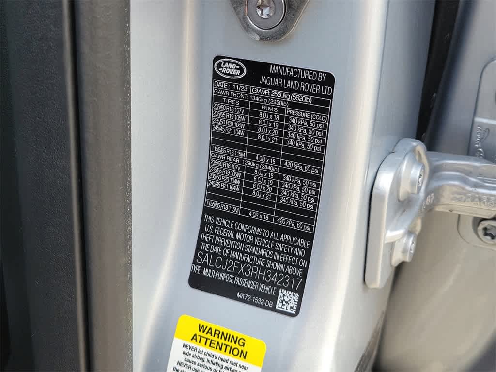 Thumbnail: 2024 Land Rover Discovery Sport - 23