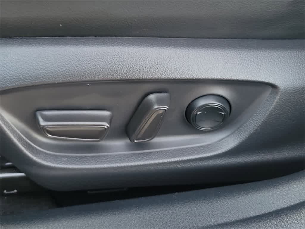 Thumbnail: 2022 Toyota Camry - 19