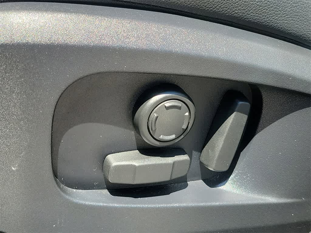 Thumbnail: 2025 Jaguar F-Pace - 22