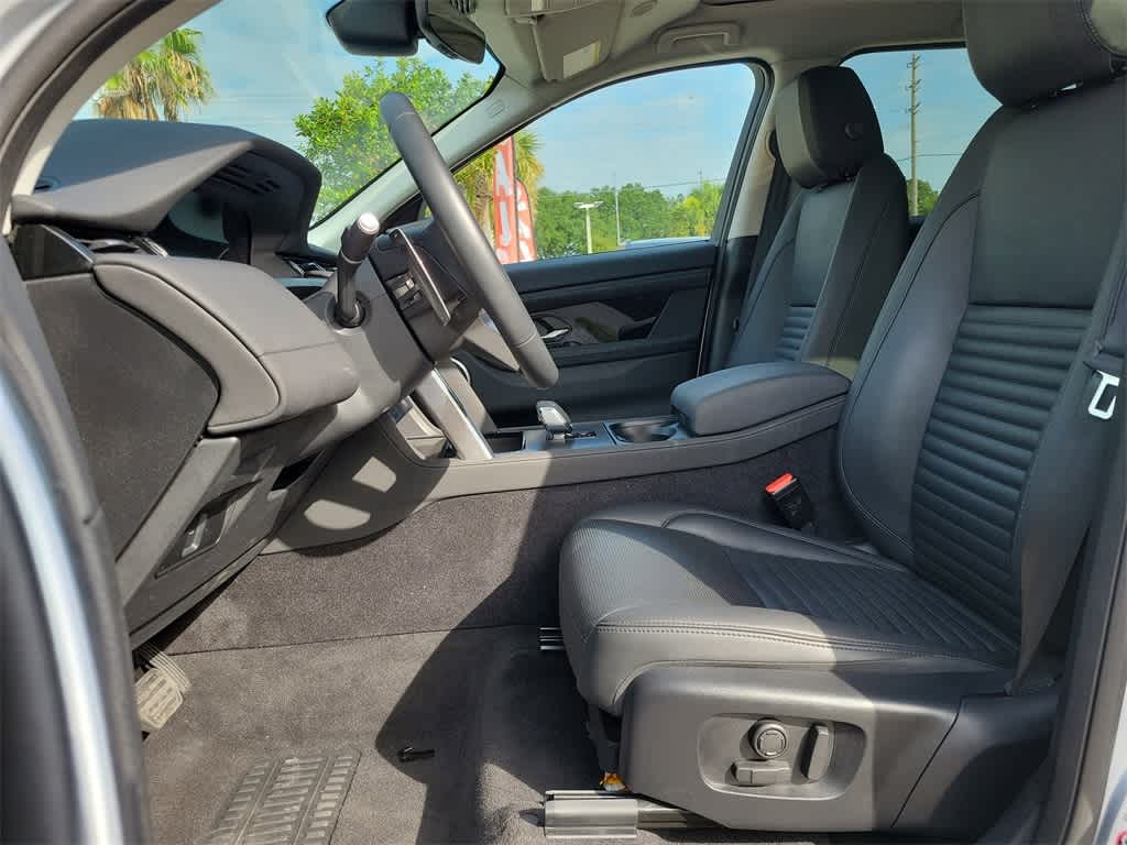 Thumbnail: 2024 Land Rover Discovery Sport - 17