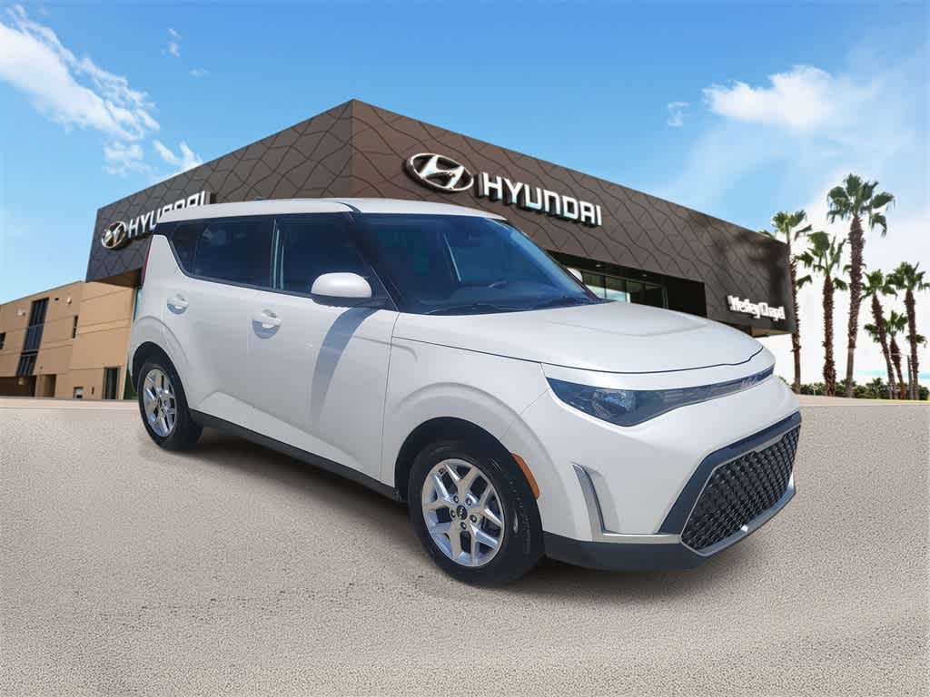 Thumbnail: 2023 Kia Soul - 4