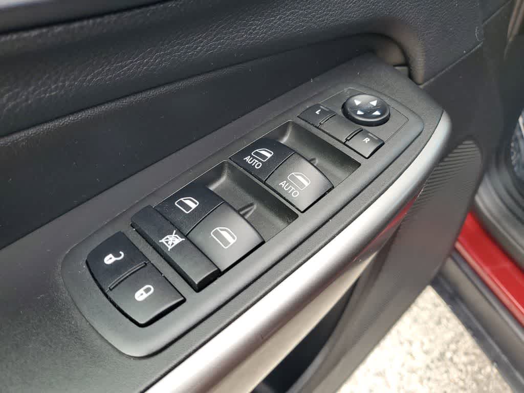 Thumbnail: 2019 Jeep Cherokee - 18