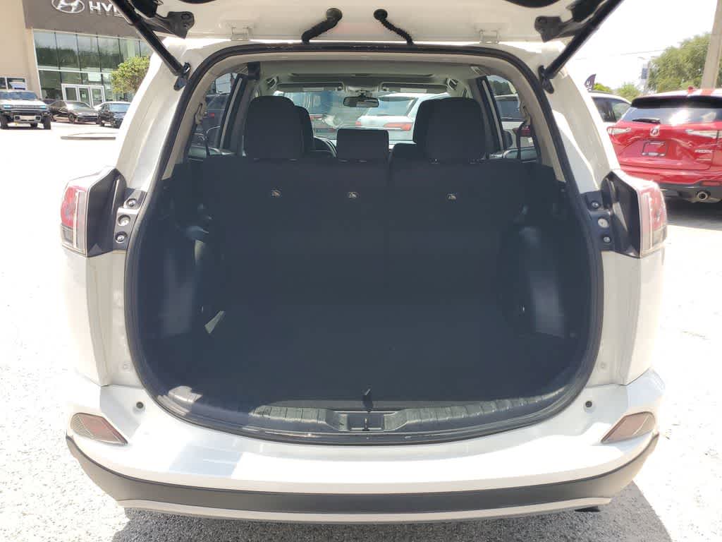 Thumbnail: 2018 Toyota RAV4 - 9