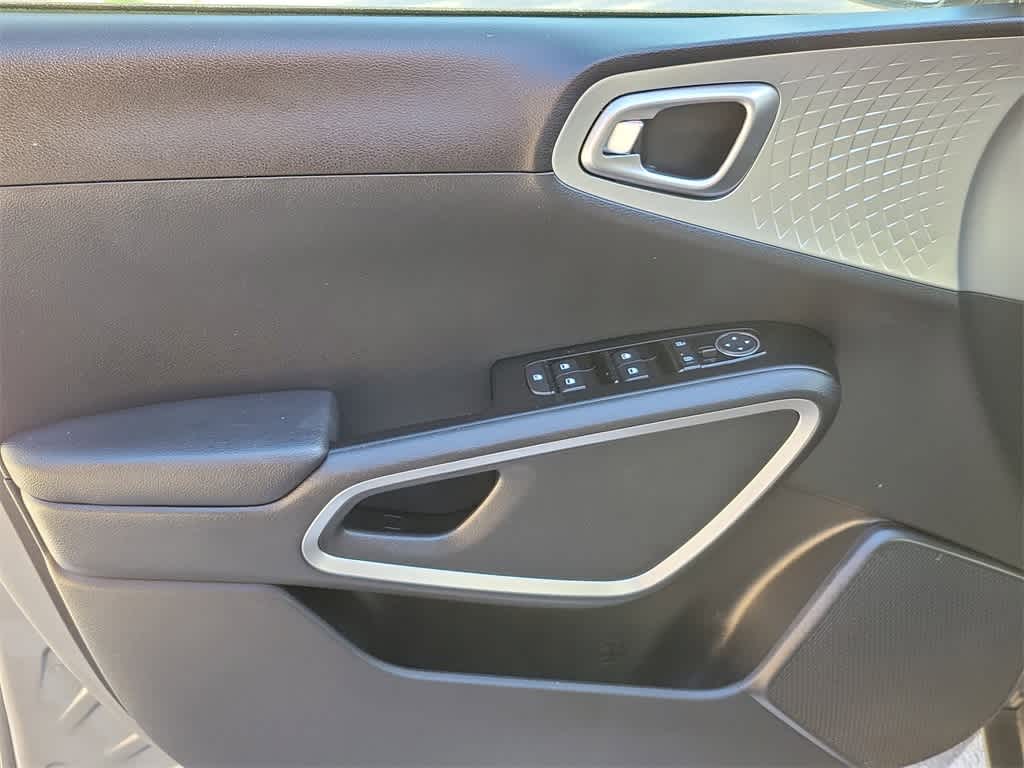 2023 Kia Soul LX 16