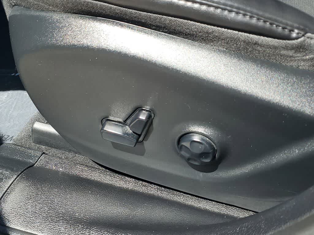 Thumbnail: 2019 Jeep Cherokee - 19