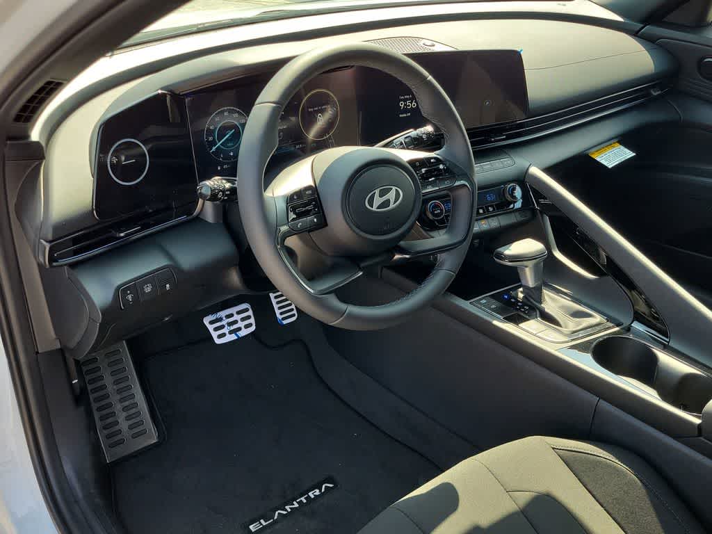 Thumbnail: 2025 Hyundai Elantra - 17
