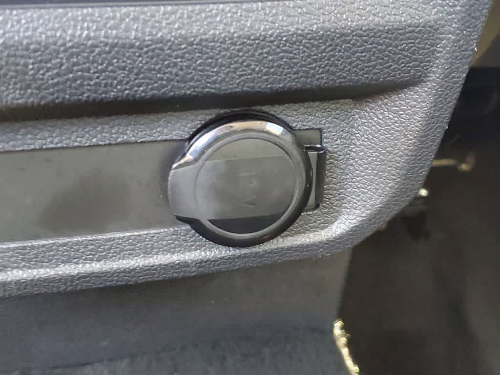 Thumbnail: 2023 Volkswagen Tiguan - 11