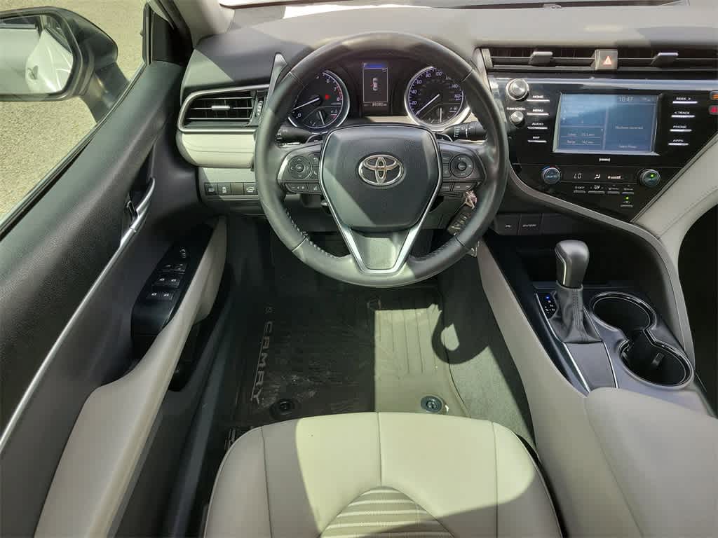 2020 Toyota Camry SE 18