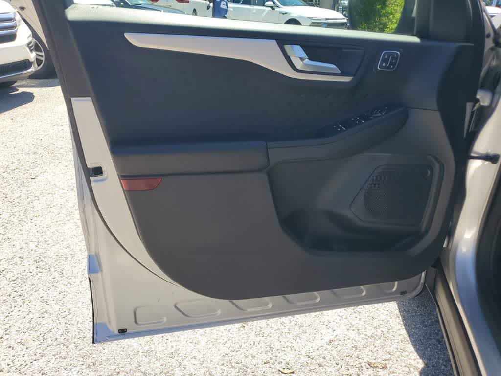 Thumbnail: 2020 Ford Escape - 17