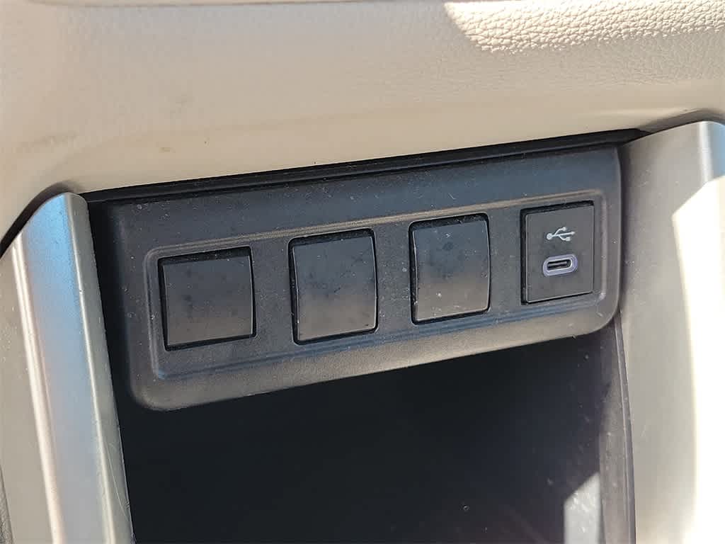 2023 Toyota Corolla Cross L 22