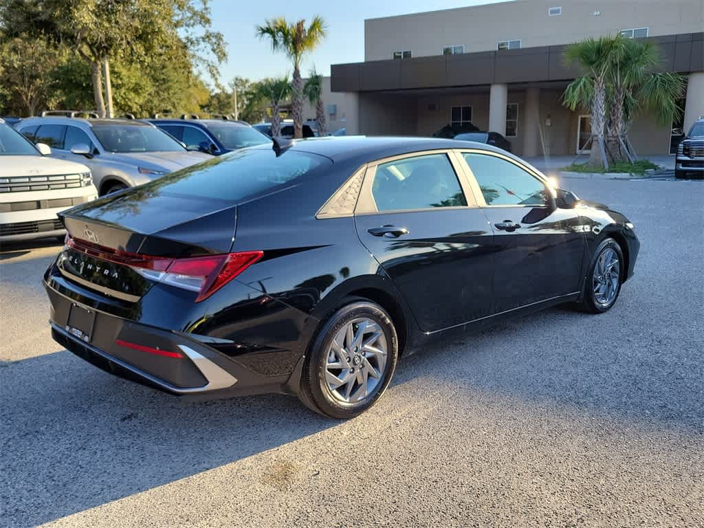 Thumbnail: 2024 Hyundai Elantra - 3