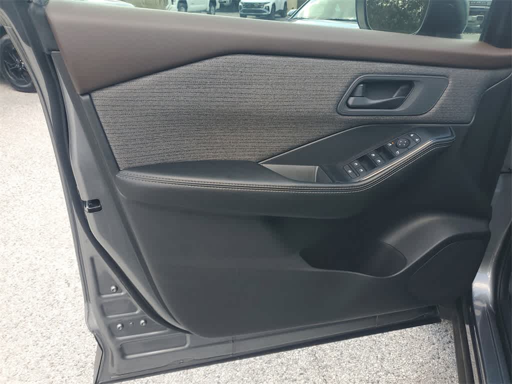 Thumbnail: 2021 Nissan Rogue - 15