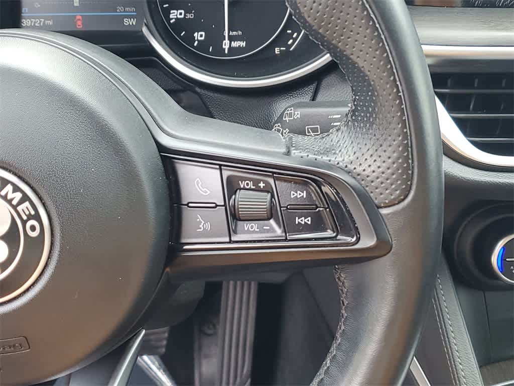 Thumbnail: 2021 Alfa Romeo Stelvio - 28