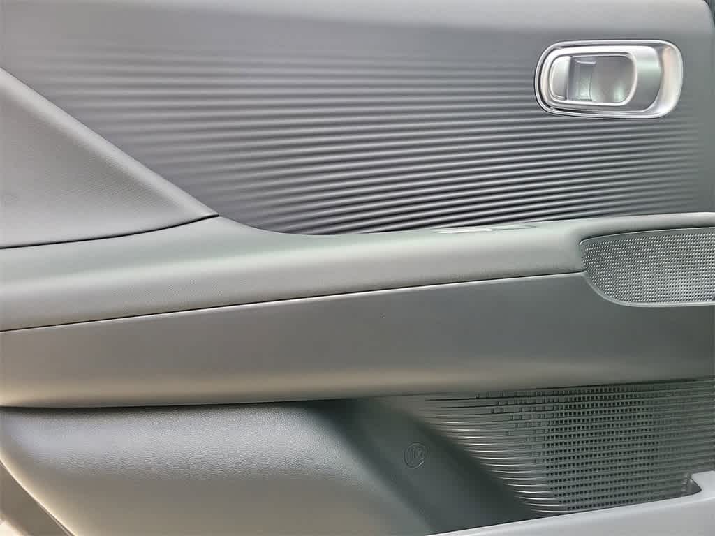 Thumbnail: 2023 Hyundai Ioniq 6 - 8