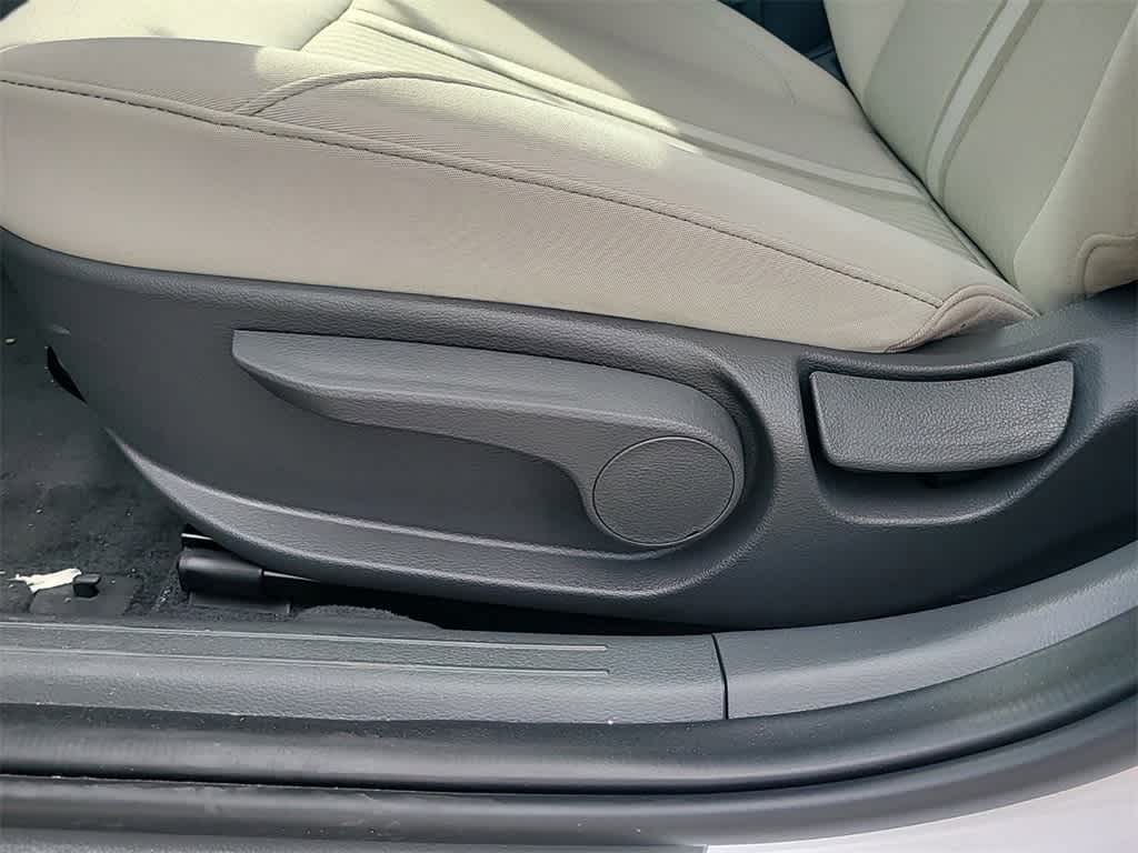 2025 Hyundai Sonata SE 18