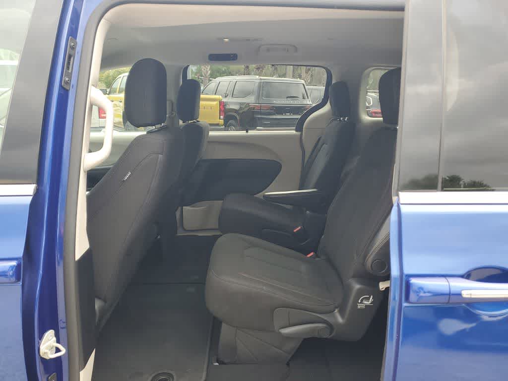 Thumbnail: 2020 Chrysler Pacifica - 9