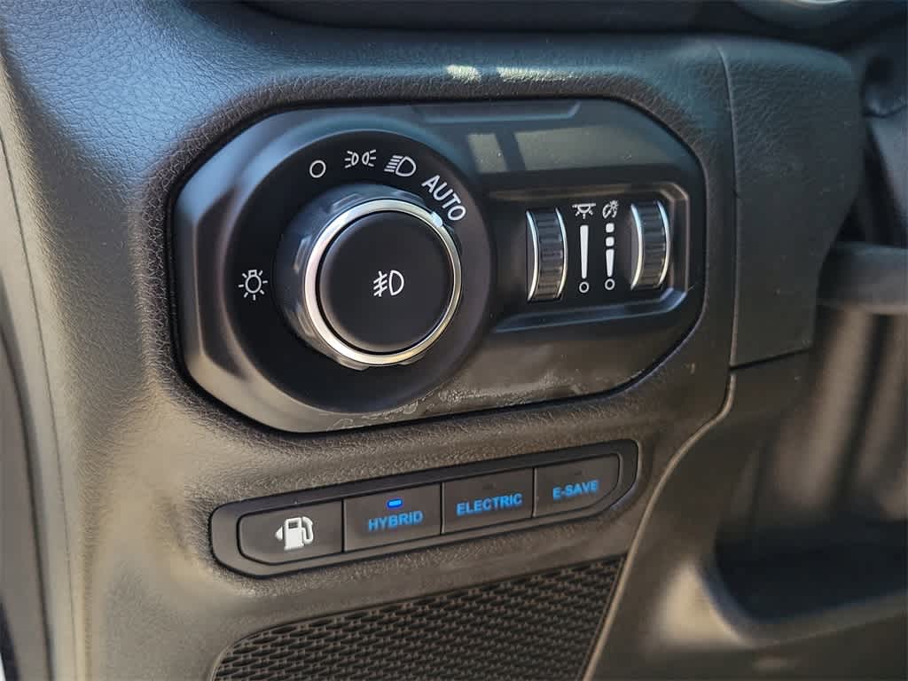 Thumbnail: 2021 Jeep Wrangler - 21