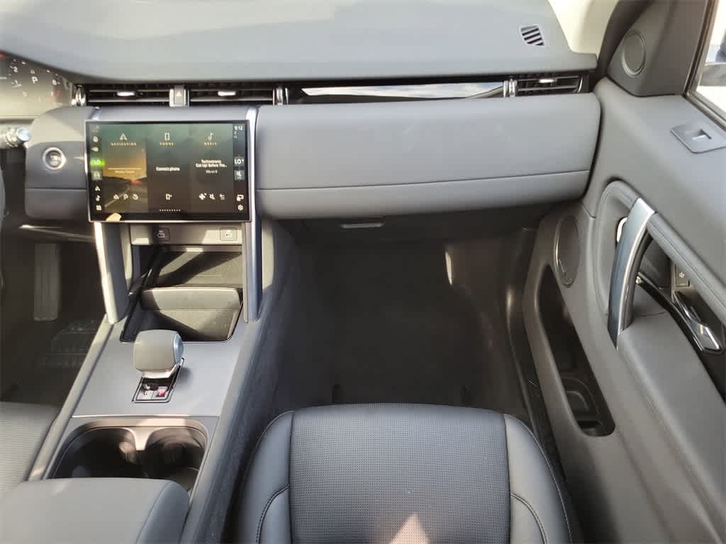 Thumbnail: 2024 Land Rover Discovery Sport - 14