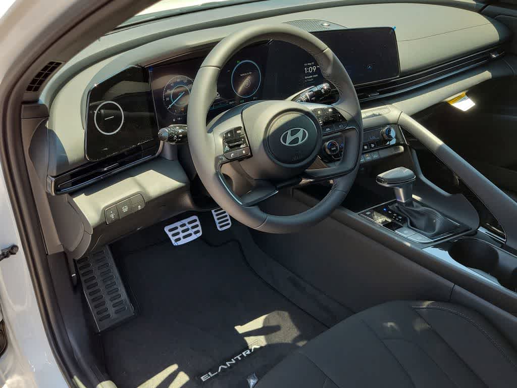 Thumbnail: 2025 Hyundai Elantra - 13