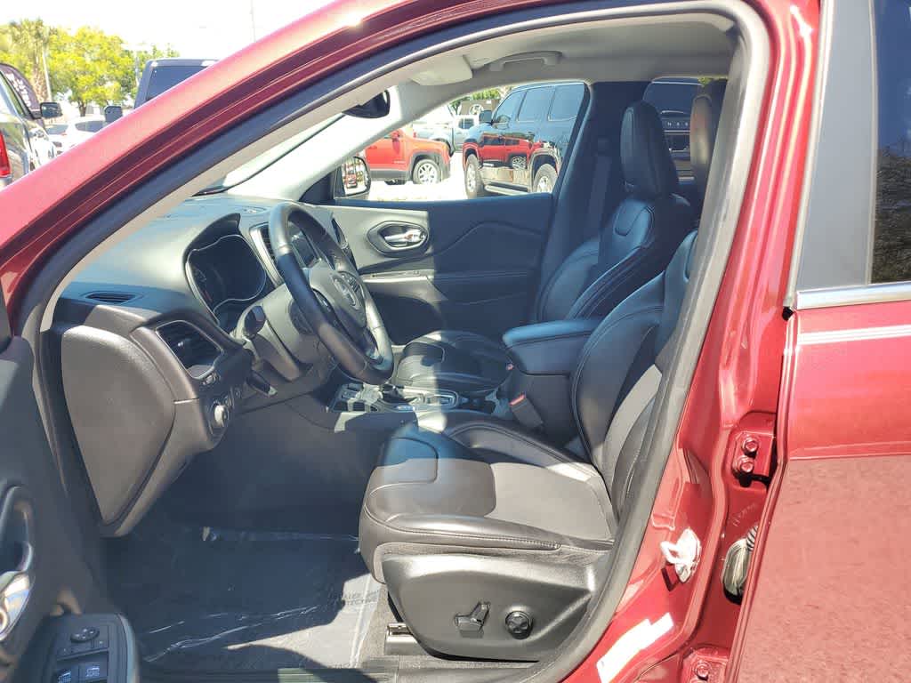 Thumbnail: 2019 Jeep Cherokee - 21