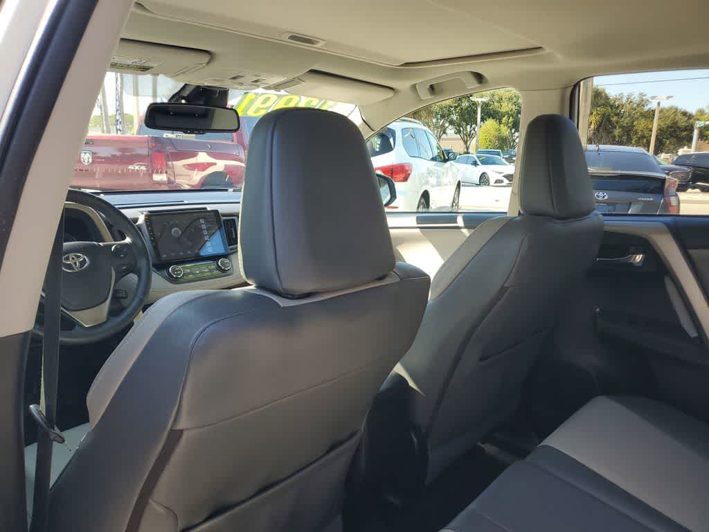 Thumbnail: 2015 Toyota RAV4 - 11