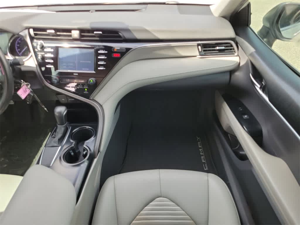 2020 Toyota Camry SE 16