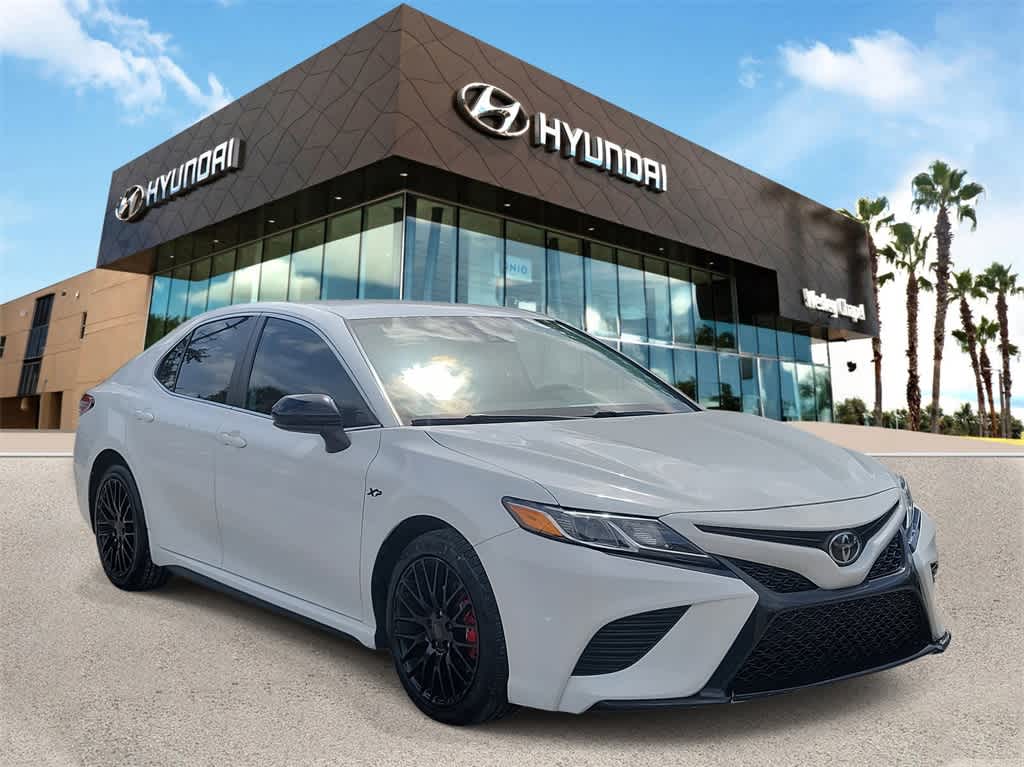 2020 Toyota Camry SE 4
