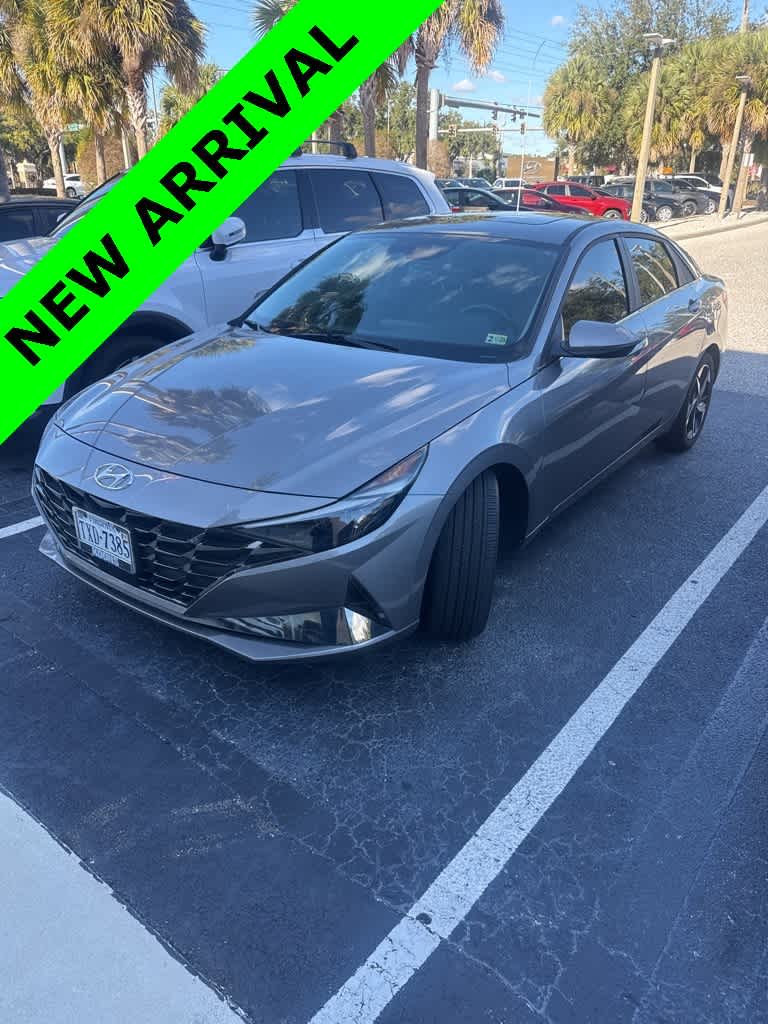 2022 Hyundai Elantra Limited's photo