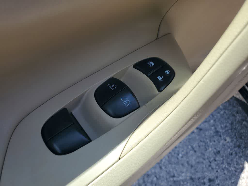 Thumbnail: 2018 Nissan Altima - 17