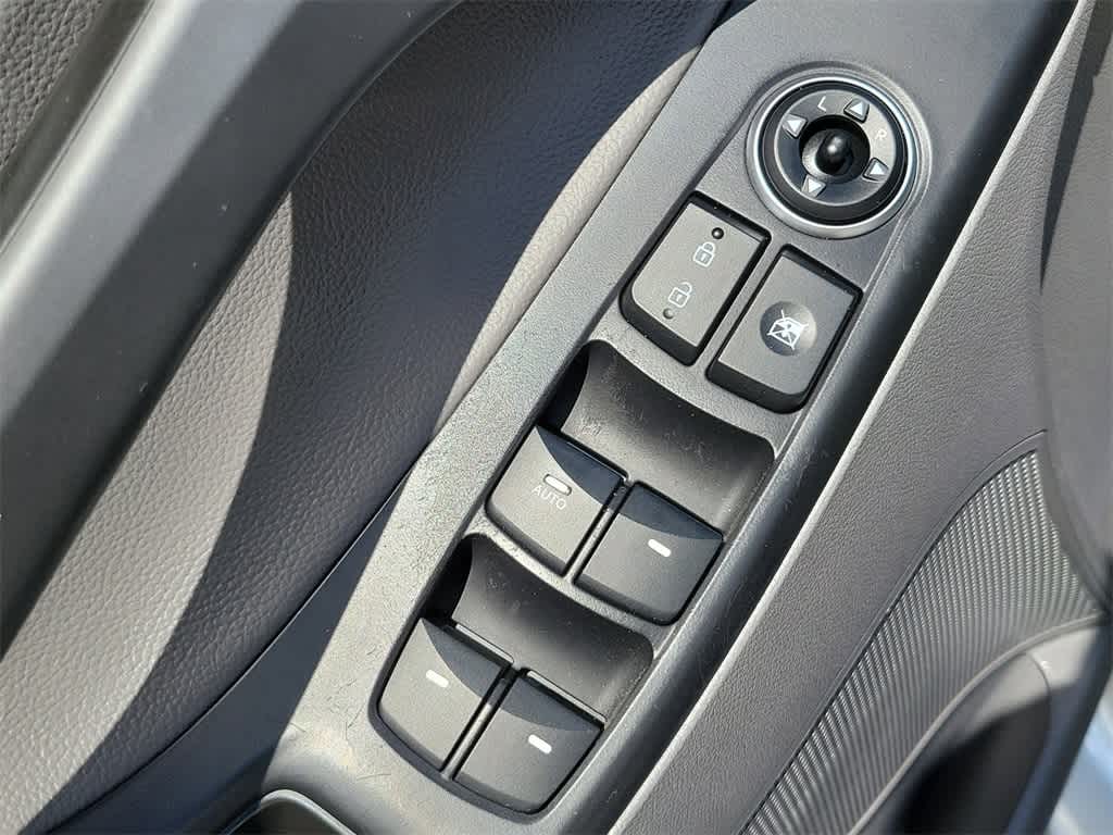 Thumbnail: 2015 Hyundai Elantra - 19