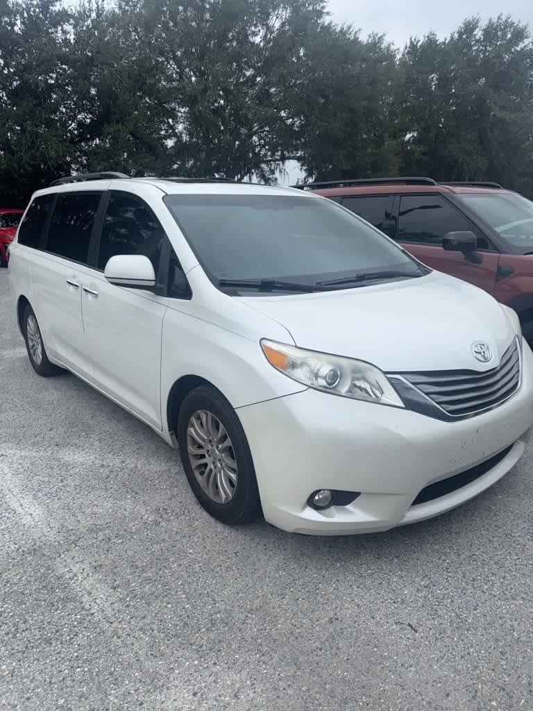 Thumbnail: 2015 Toyota Sienna - 6