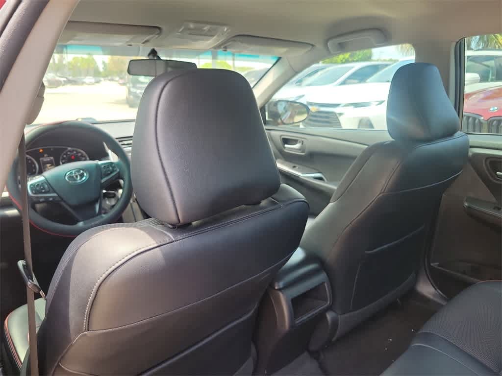 Thumbnail: 2016 Toyota Camry - 10