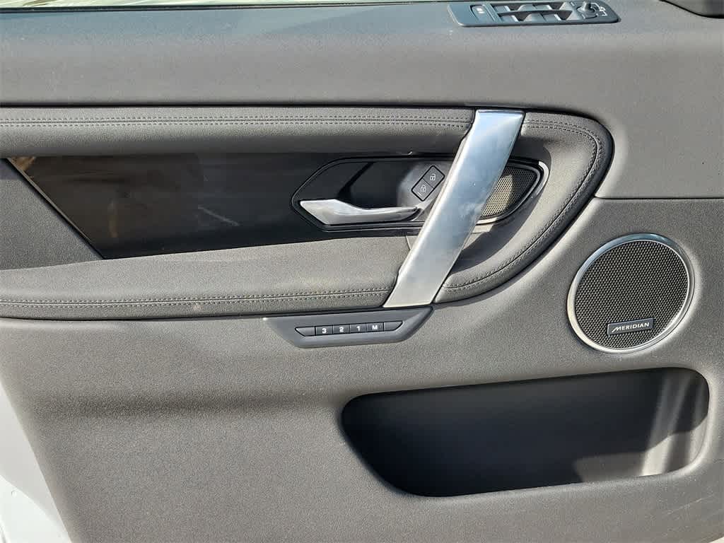 Thumbnail: 2024 Land Rover Discovery Sport - 19