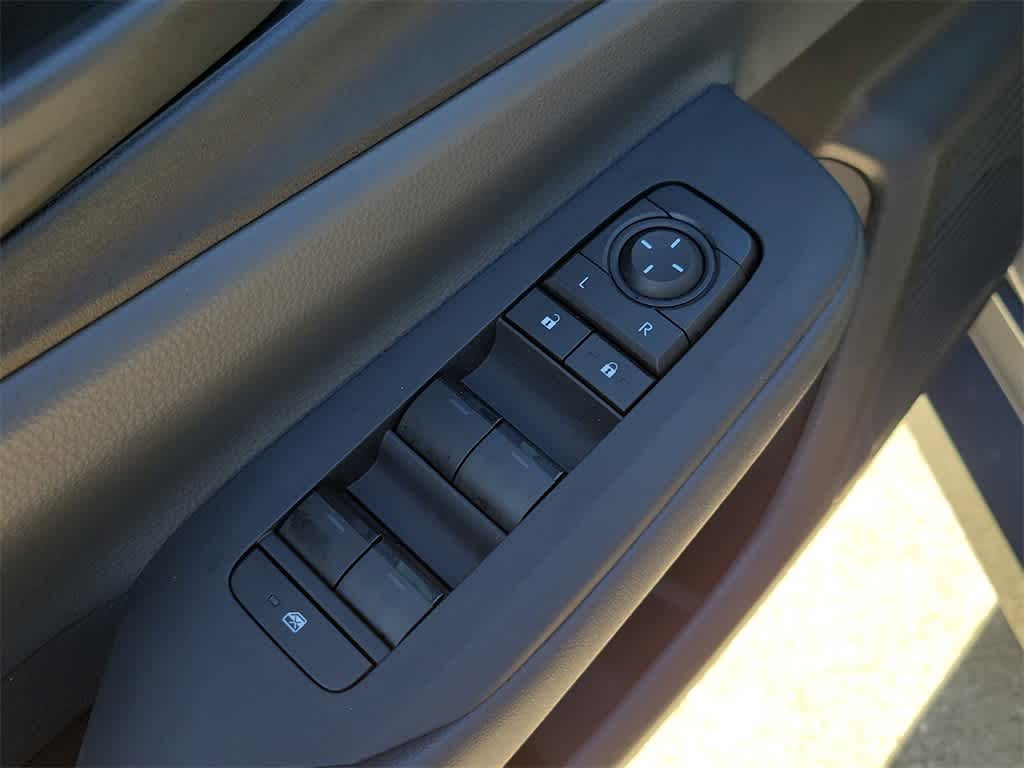 Thumbnail: 2024 Toyota Prius - 18