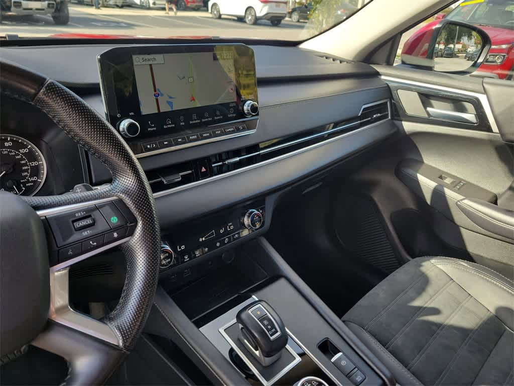 Thumbnail: 2024 Mitsubishi Outlander - 32