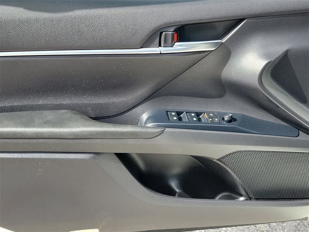 Thumbnail: 2018 Toyota Camry - 17