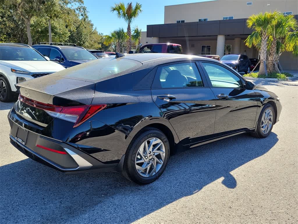 Thumbnail: 2024 Hyundai Elantra - 3