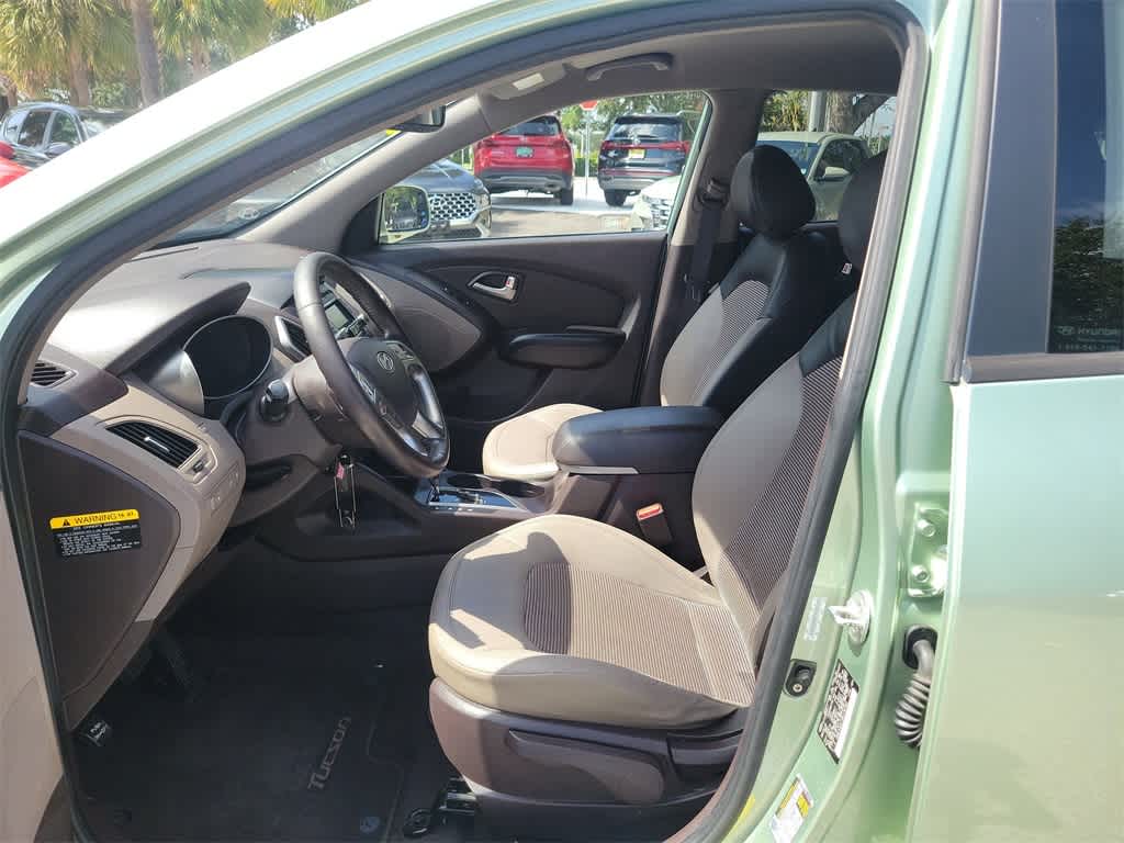 Thumbnail: 2011 Hyundai Tucson - 22