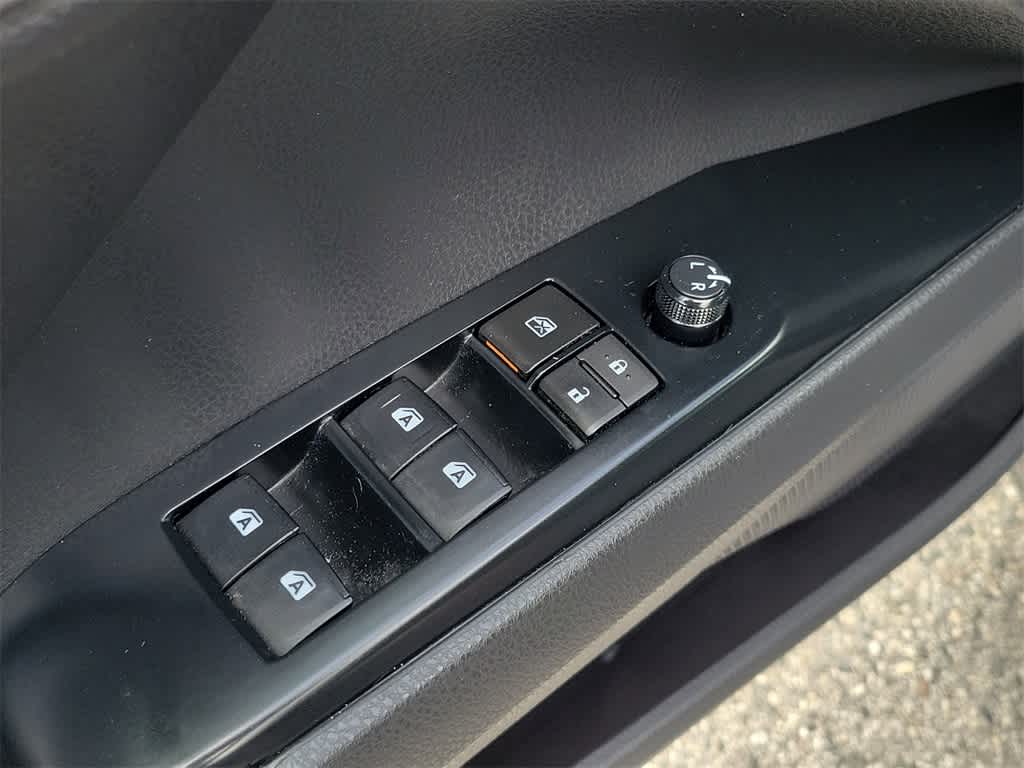 Thumbnail: 2018 Toyota Camry - 17