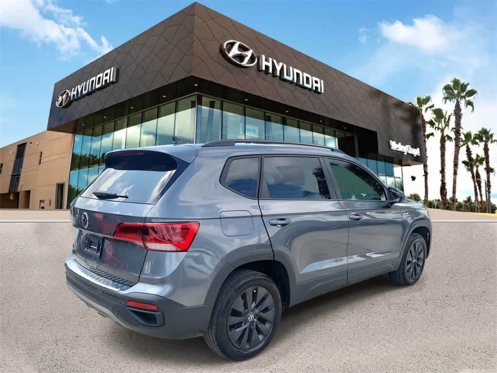 Thumbnail: 2022 Volkswagen Taos - 3