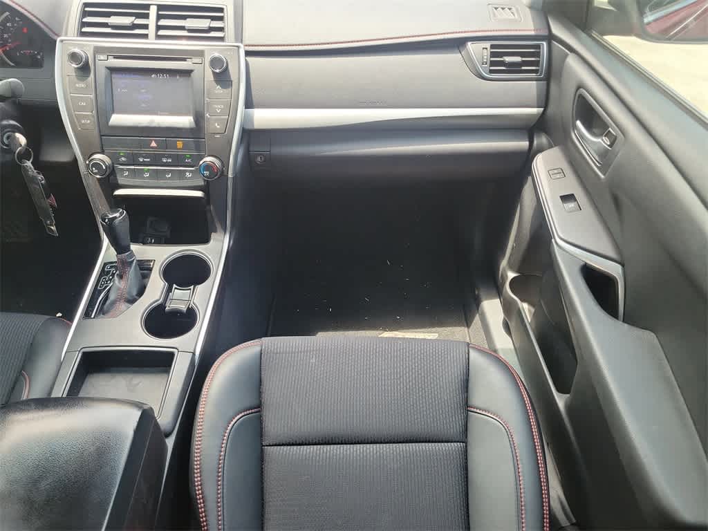 Thumbnail: 2016 Toyota Camry - 12