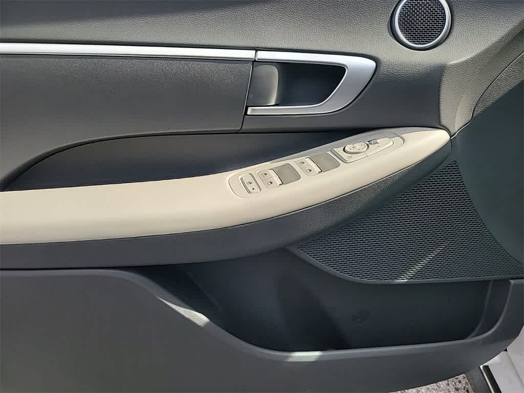 2025 Hyundai Sonata SE 16