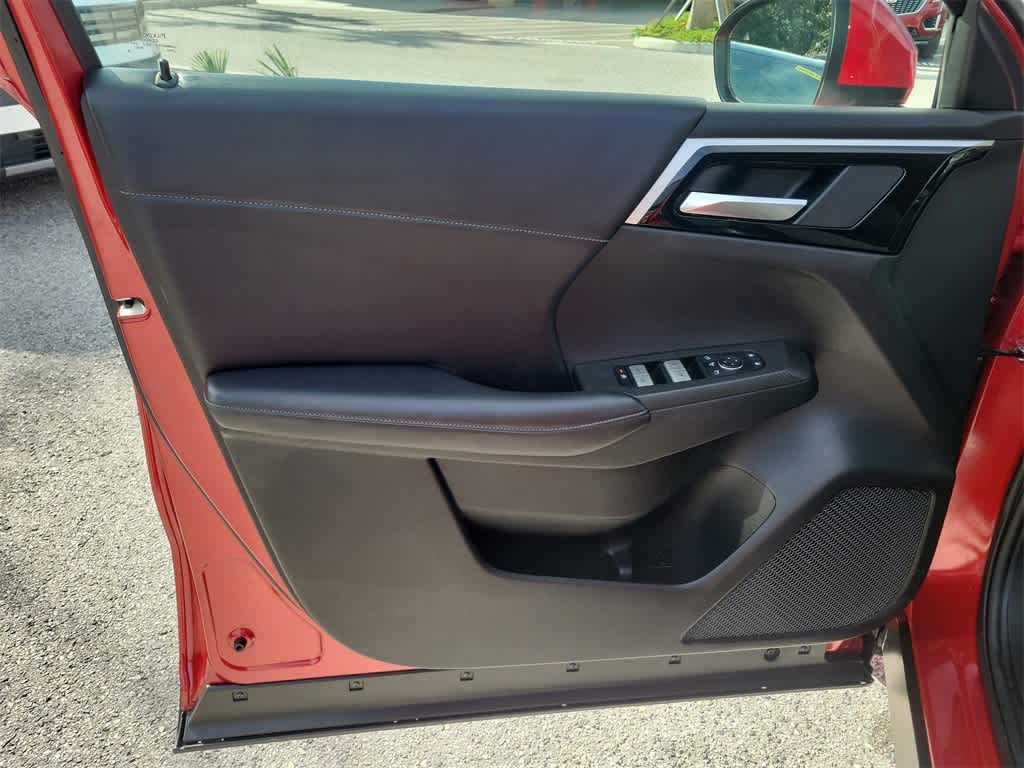 Thumbnail: 2024 Mitsubishi Outlander - 18